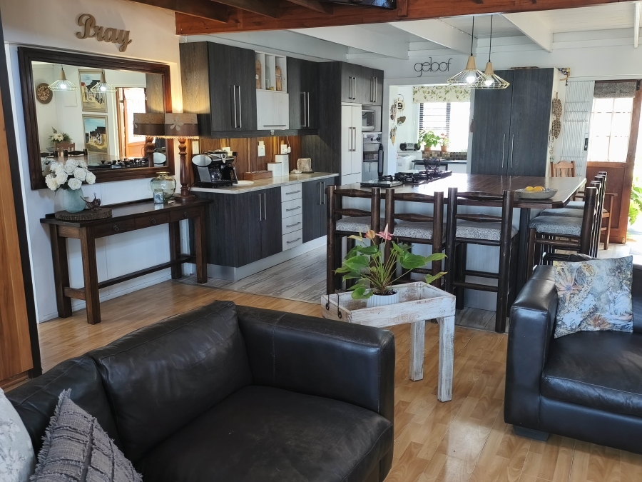 5 Bedroom Property for Sale in Perlemoenbaai Western Cape